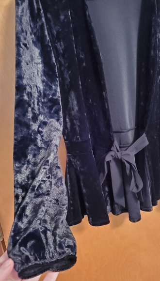 Black velvet peplum cardigan - Picture 2 of 3